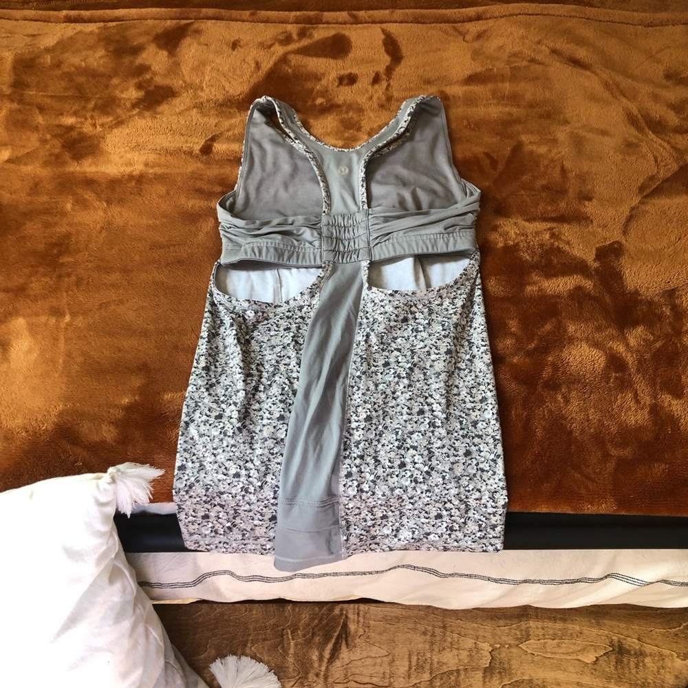 🖤💖Three Lululemon Bundle tank tops size 4,6